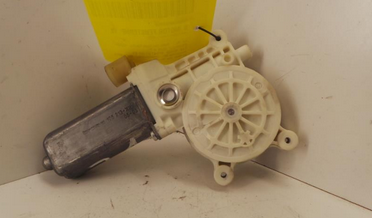 Renault Clio II BJ: 2005 Motor Fensterhe. Vl 0130822020 BOSCH